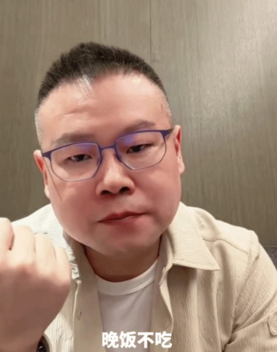 岳云鹏瘦了！自曝减肥秘诀：不吃晚饭 打球暴瘦