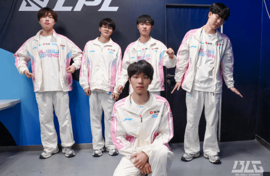 中国队BLG第一 力压韩国！拳头公布lol战队实力排行榜