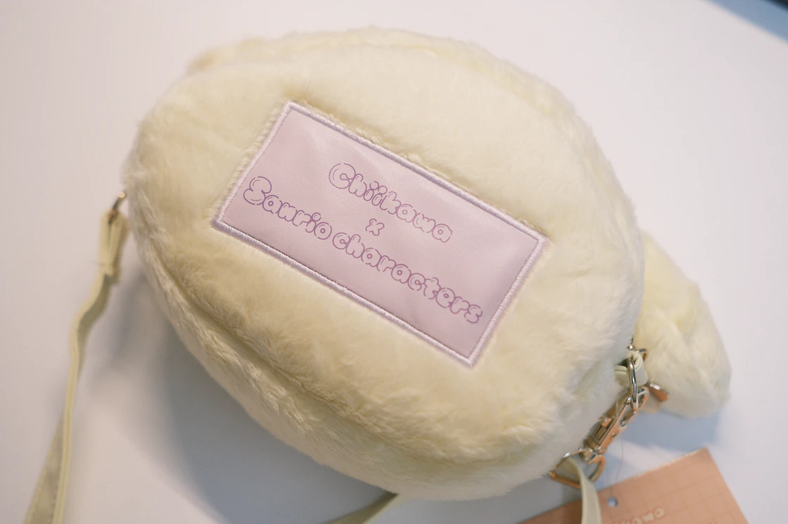 玩偶包背面标签细节