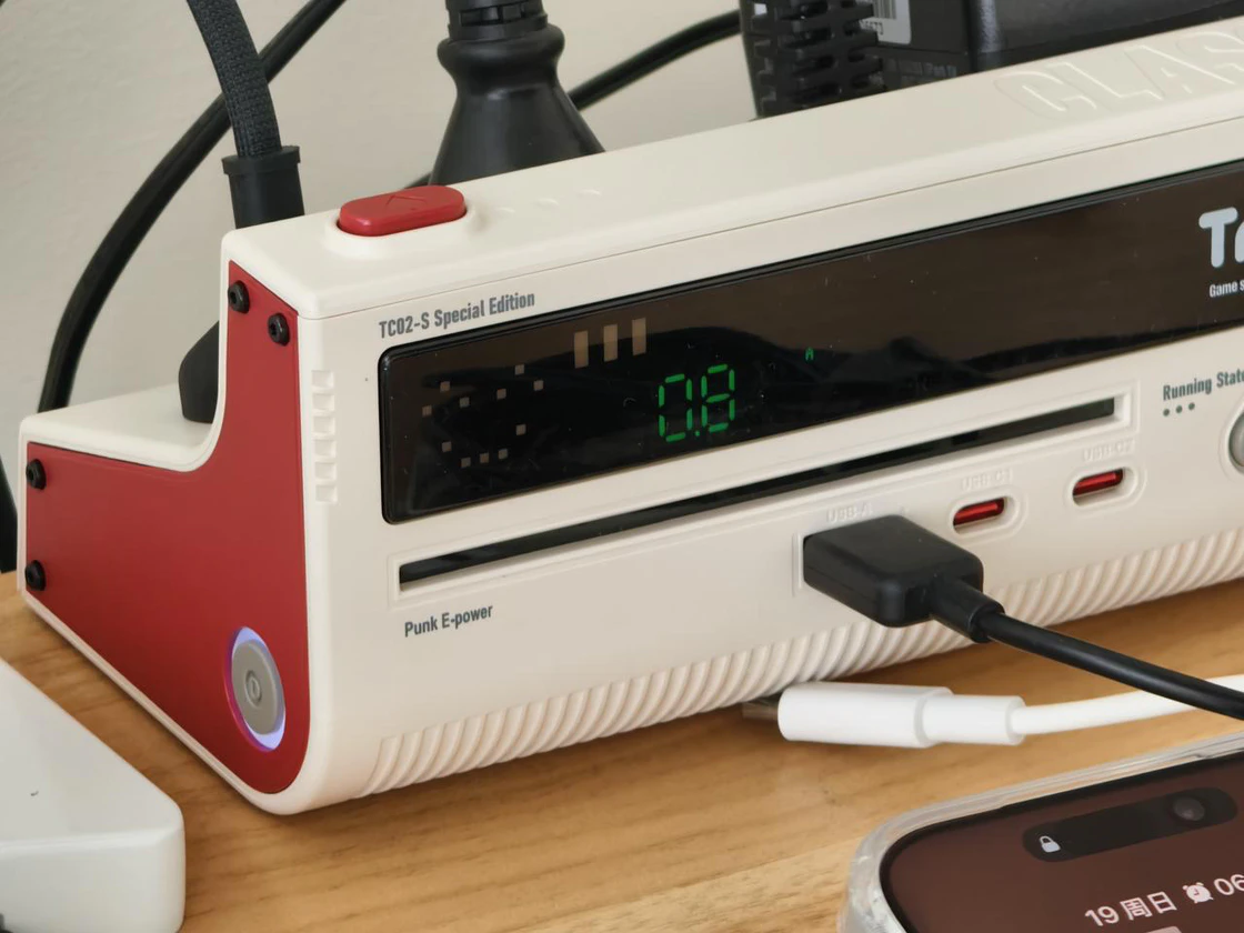 特洛克朋克电力红白机插座 动画显示