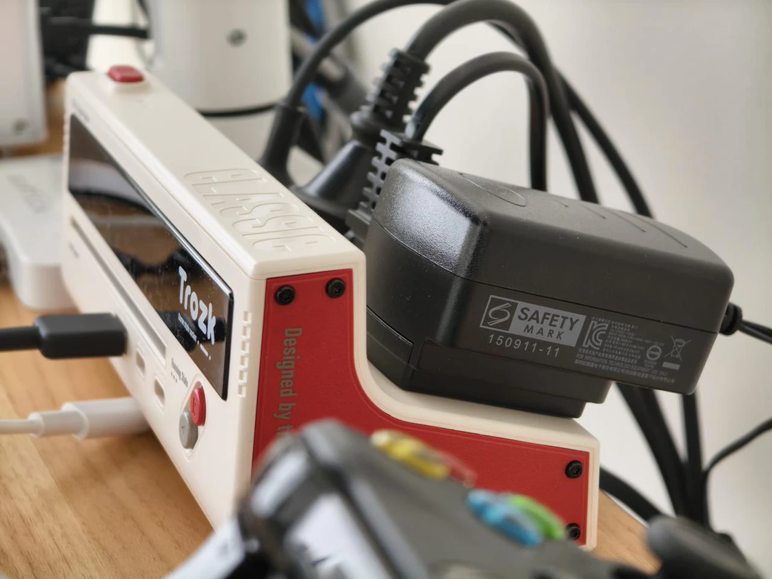 特洛克朋克电力红白机插座 接口