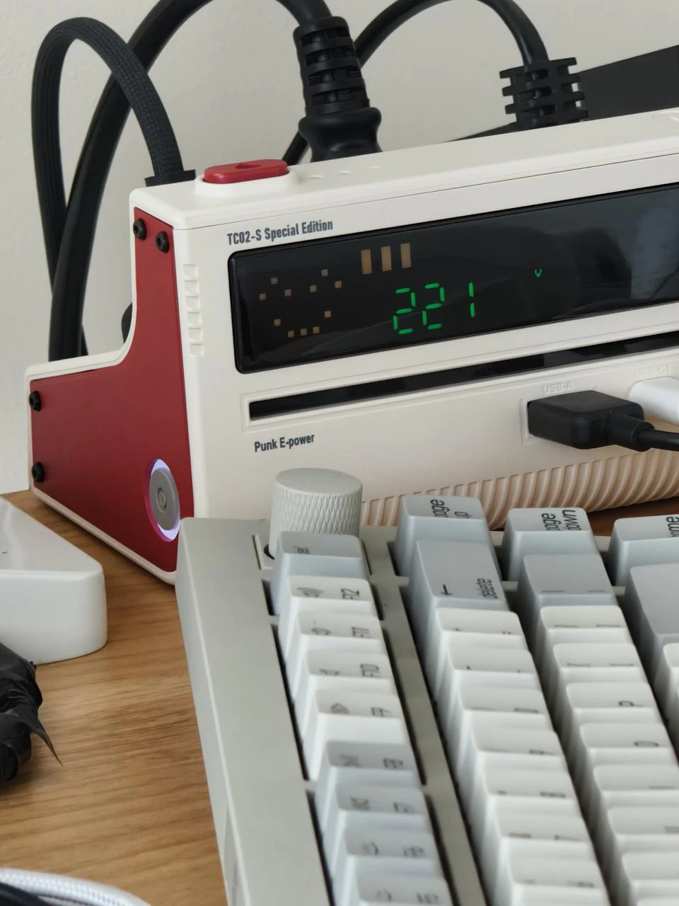 特洛克朋克电力红白机插座 搭配键盘