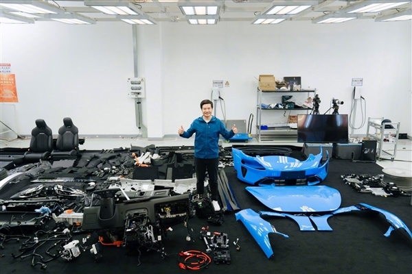 雷军：北京车展将展示新一代SU7全拆解版车身