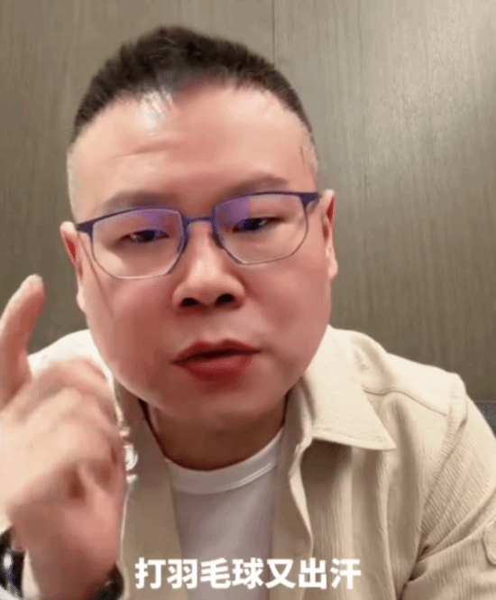 岳云鹏瘦了！自曝减肥秘诀：不吃晚饭 打球暴瘦