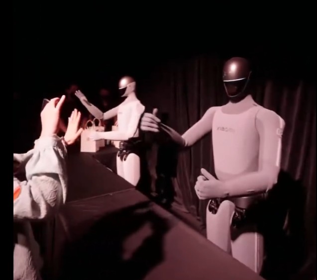 小米新款全尺寸人形机器人