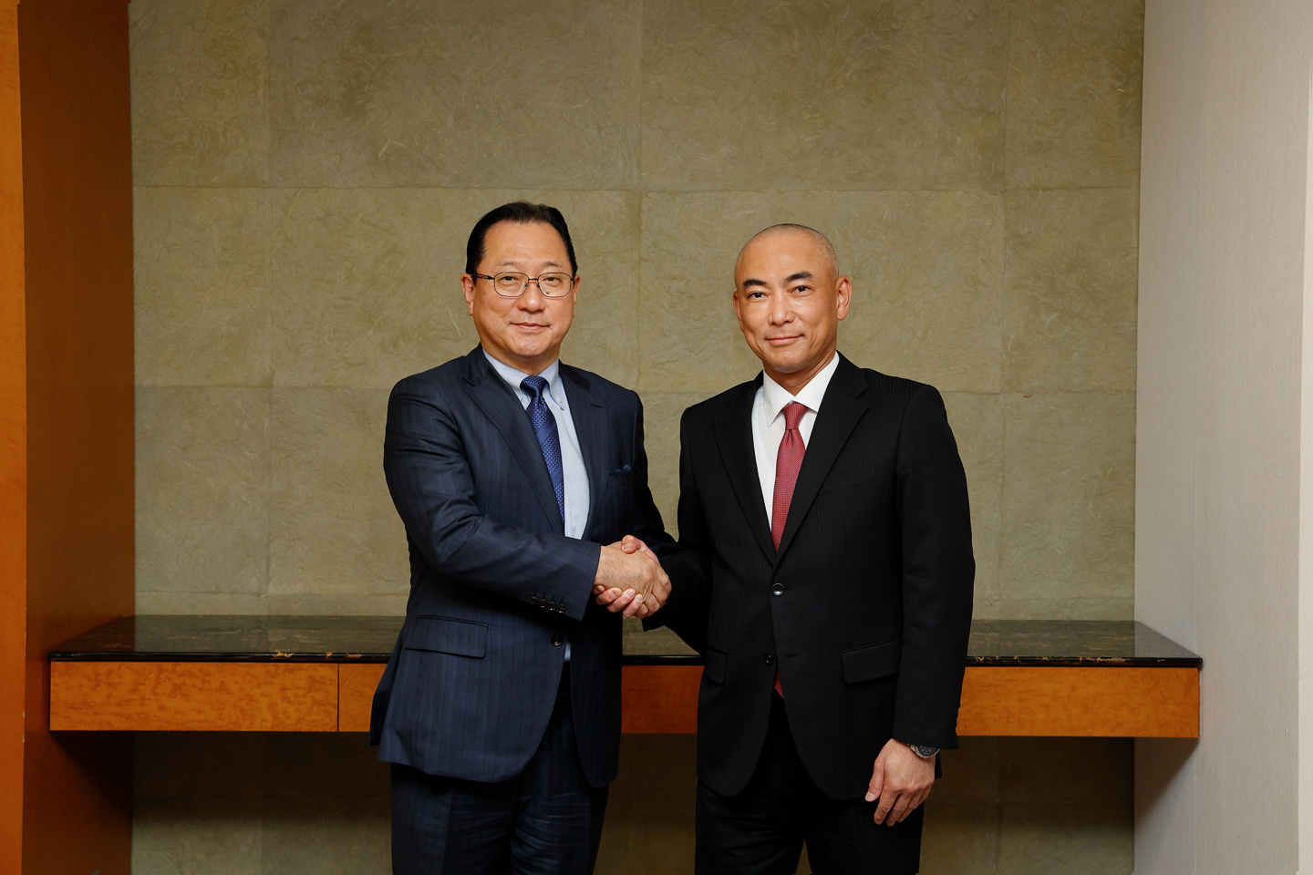 鸿海与三菱电机签署备忘录，协商车用零组件合作可能