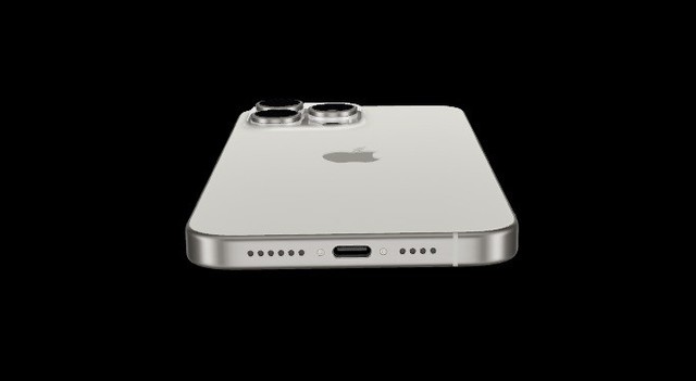 iPhone 15 Pro Max 充电接口