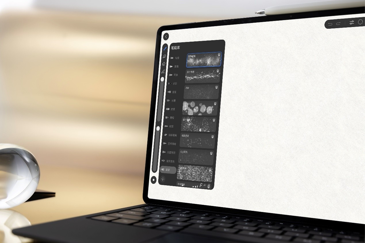 华为发布双层OLED云晰柔光屏平板：天生会画打造数字创作的新王牌