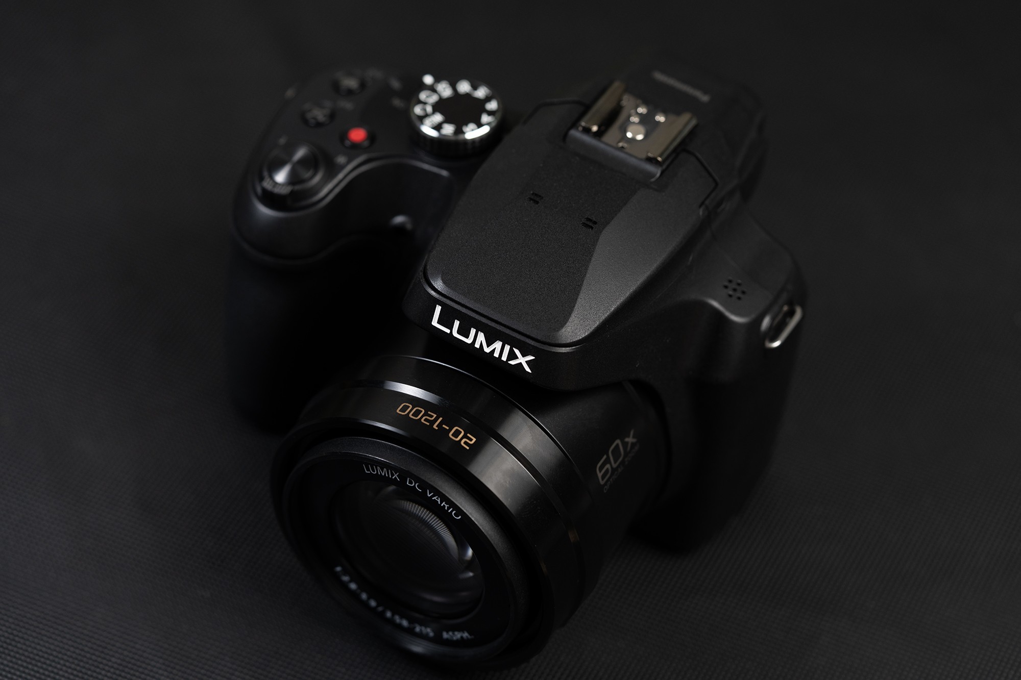 松下LUMIX FZ80D外观