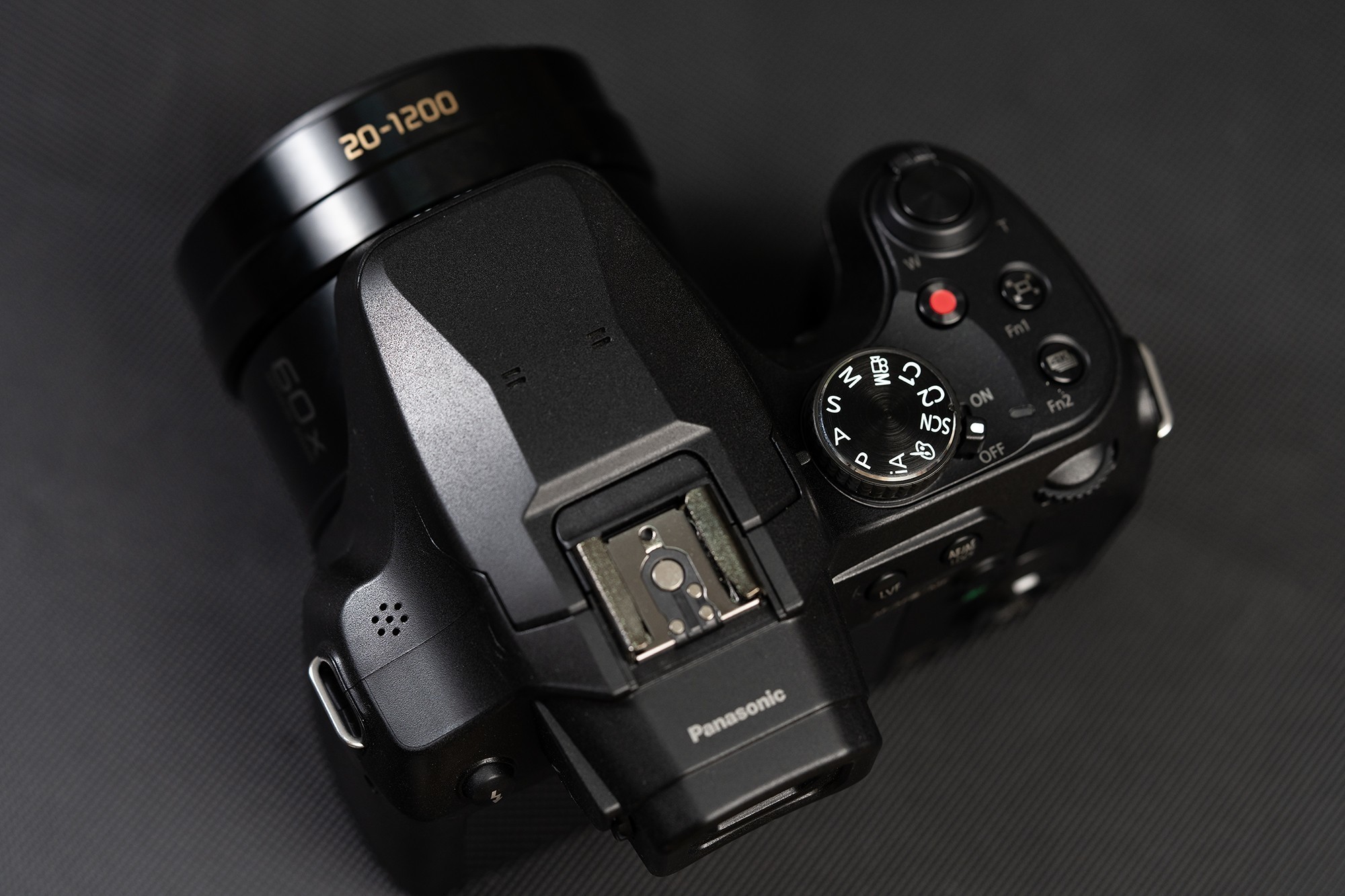 松下LUMIX FZ80D握持