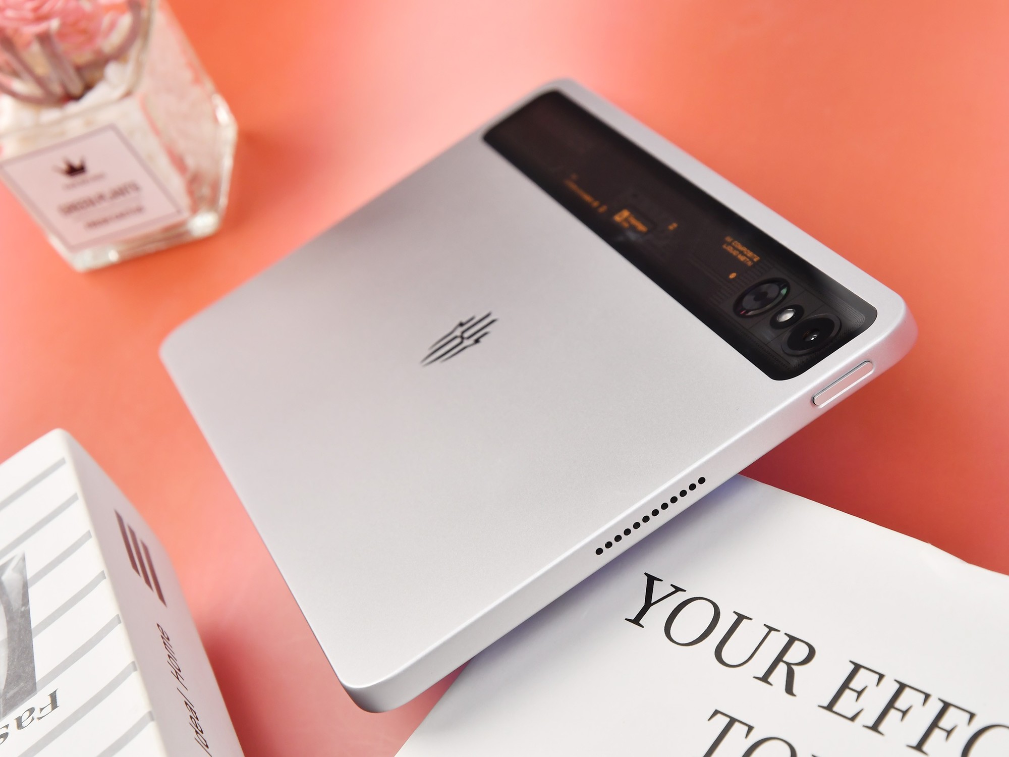 红魔电竞平板3 Pro背面设计