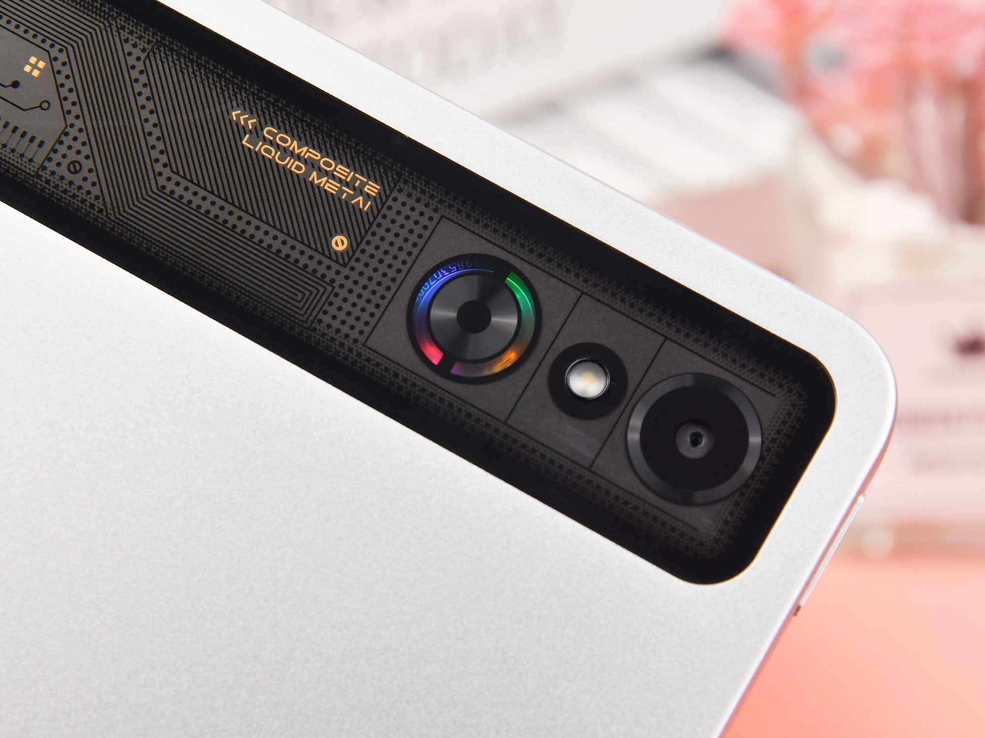 红魔电竞平板3 Pro OLED屏幕细节