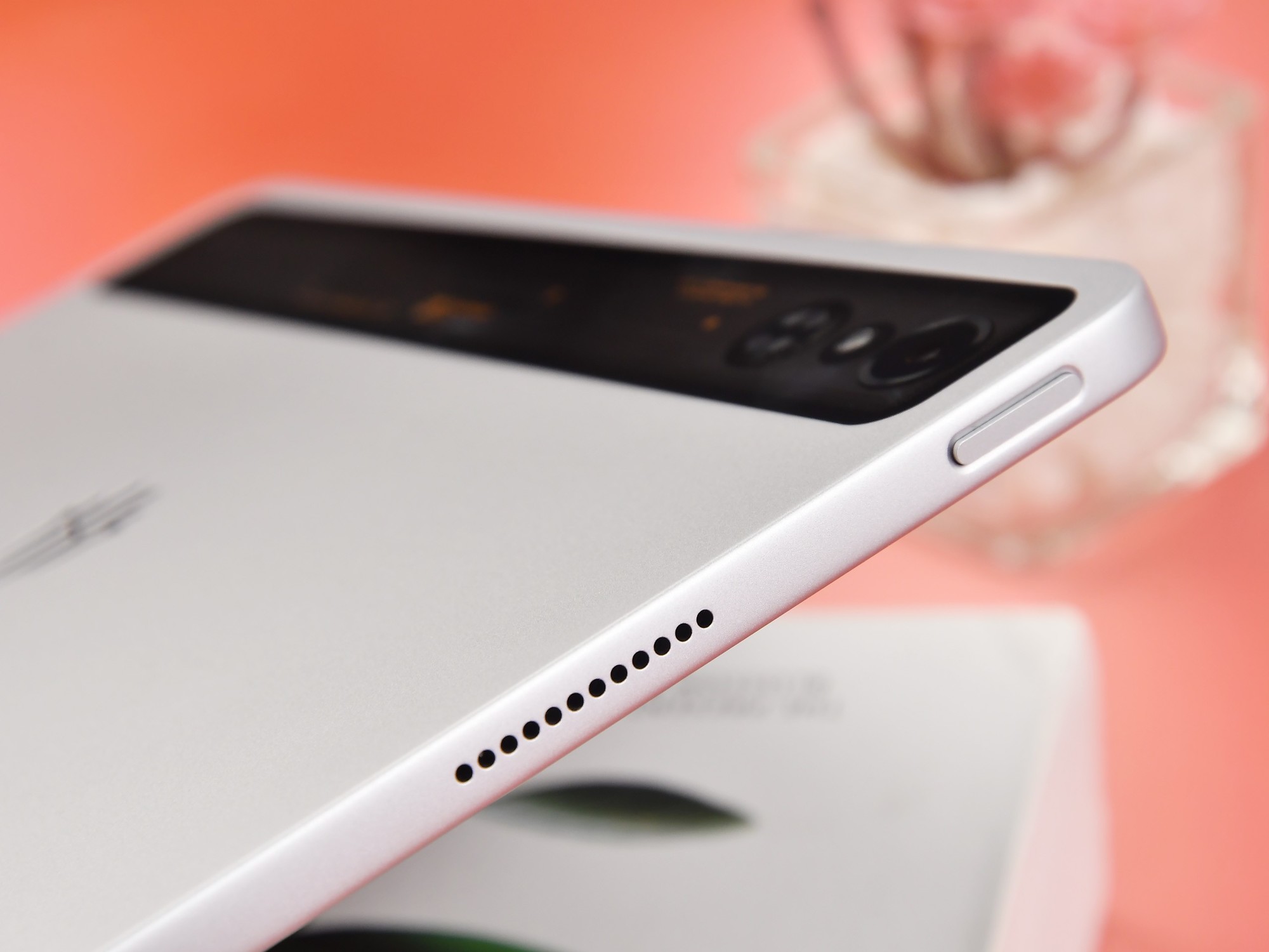 红魔电竞平板3 Pro纯平背板