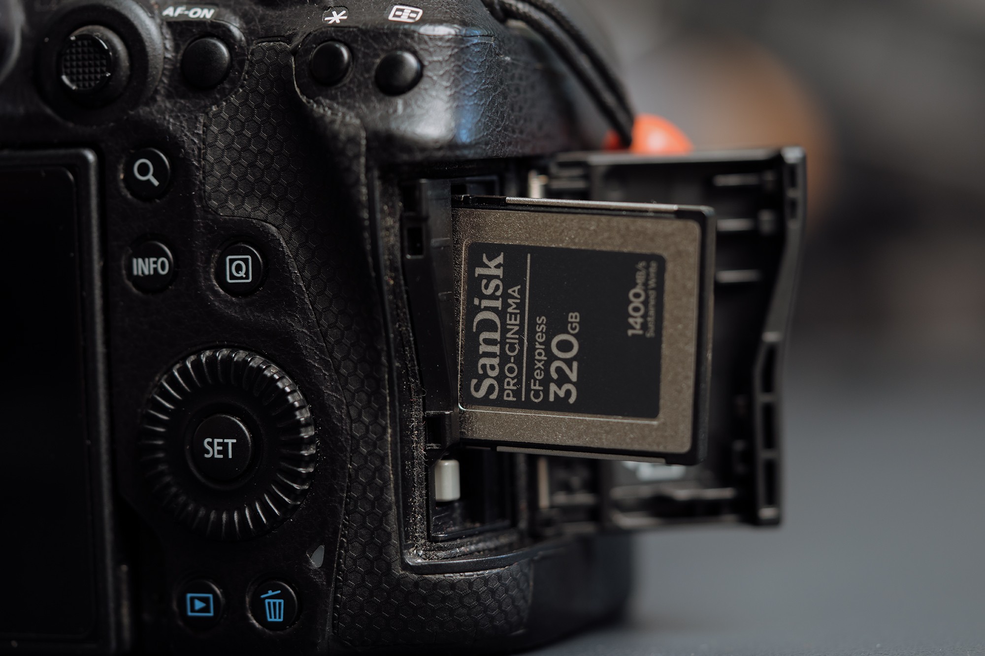 闪迪专业影视CFexpress Type B存储卡