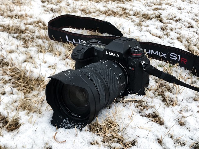 松下S1R相机外观