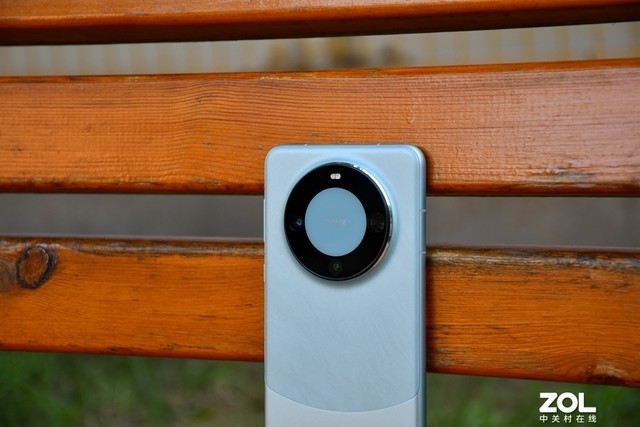 华为Mate 60 Pro 屏幕曲率