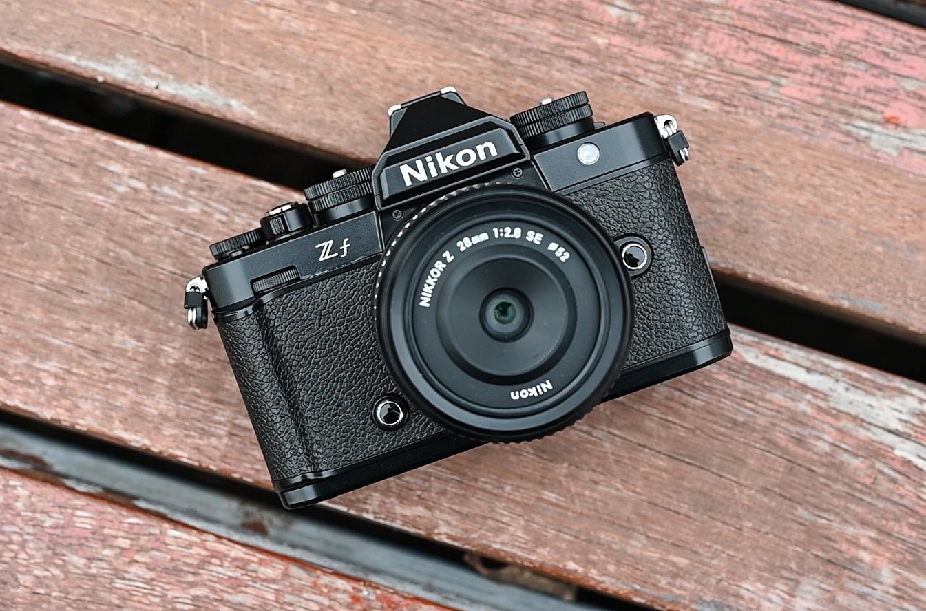 尼康 Zf 相机顶部细节