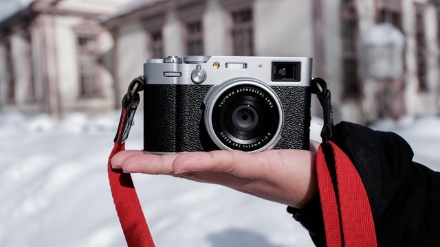 富士X100VI具备轻量便携的特性