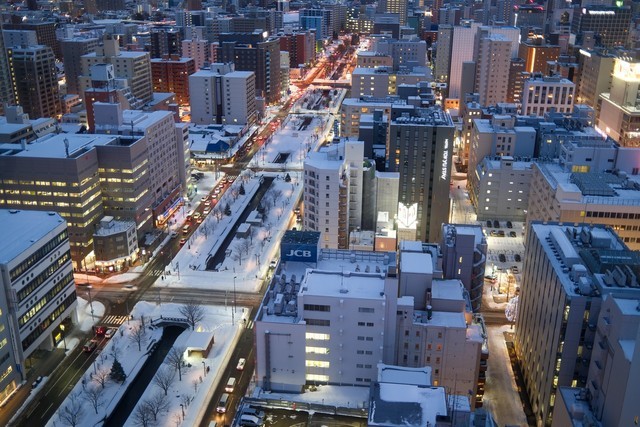 23mm焦段，1/4s快门，F2光圈，ISO 125