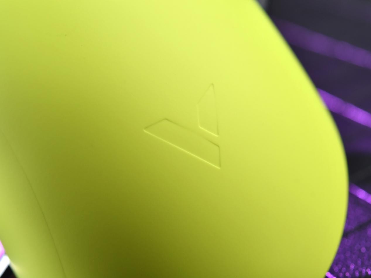 雷柏VT3s/VT3sMAX二代鼠标表面细节