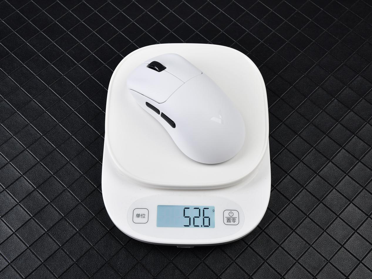 雷柏VT3s二代鼠标握持展示