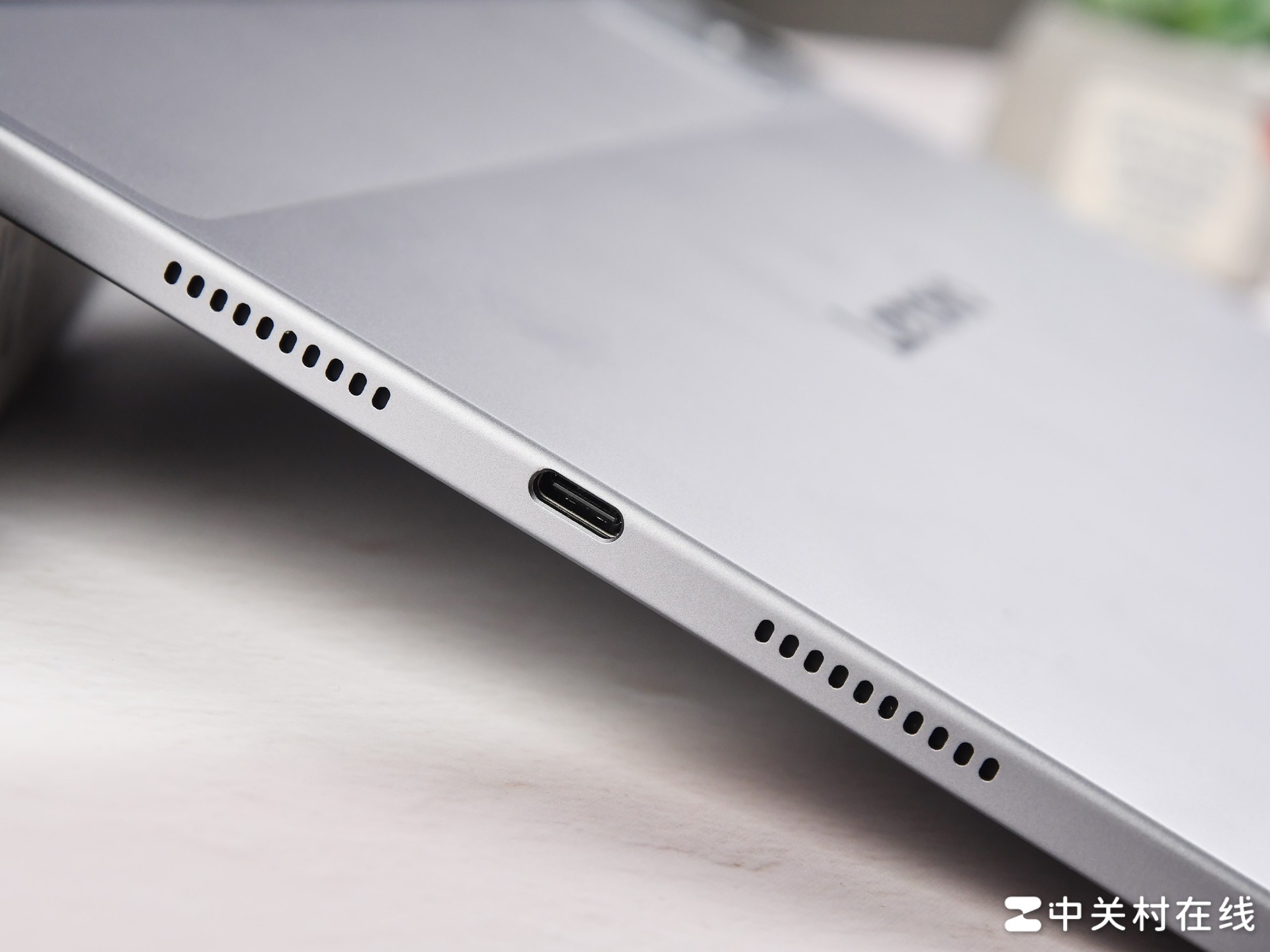 联想小新平板 11 接口与扩展性