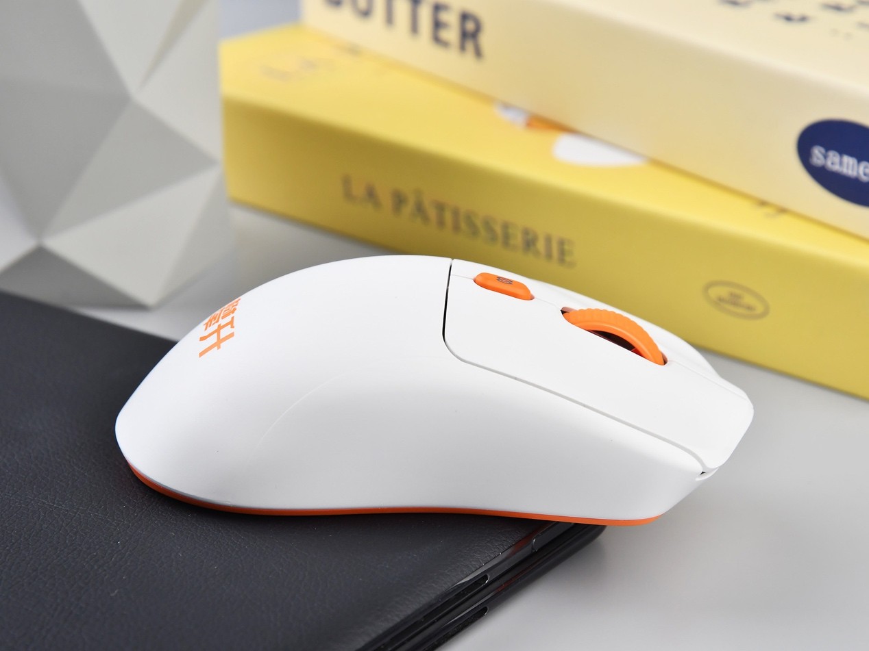 攀升炎橙星闪鼠标底部设计