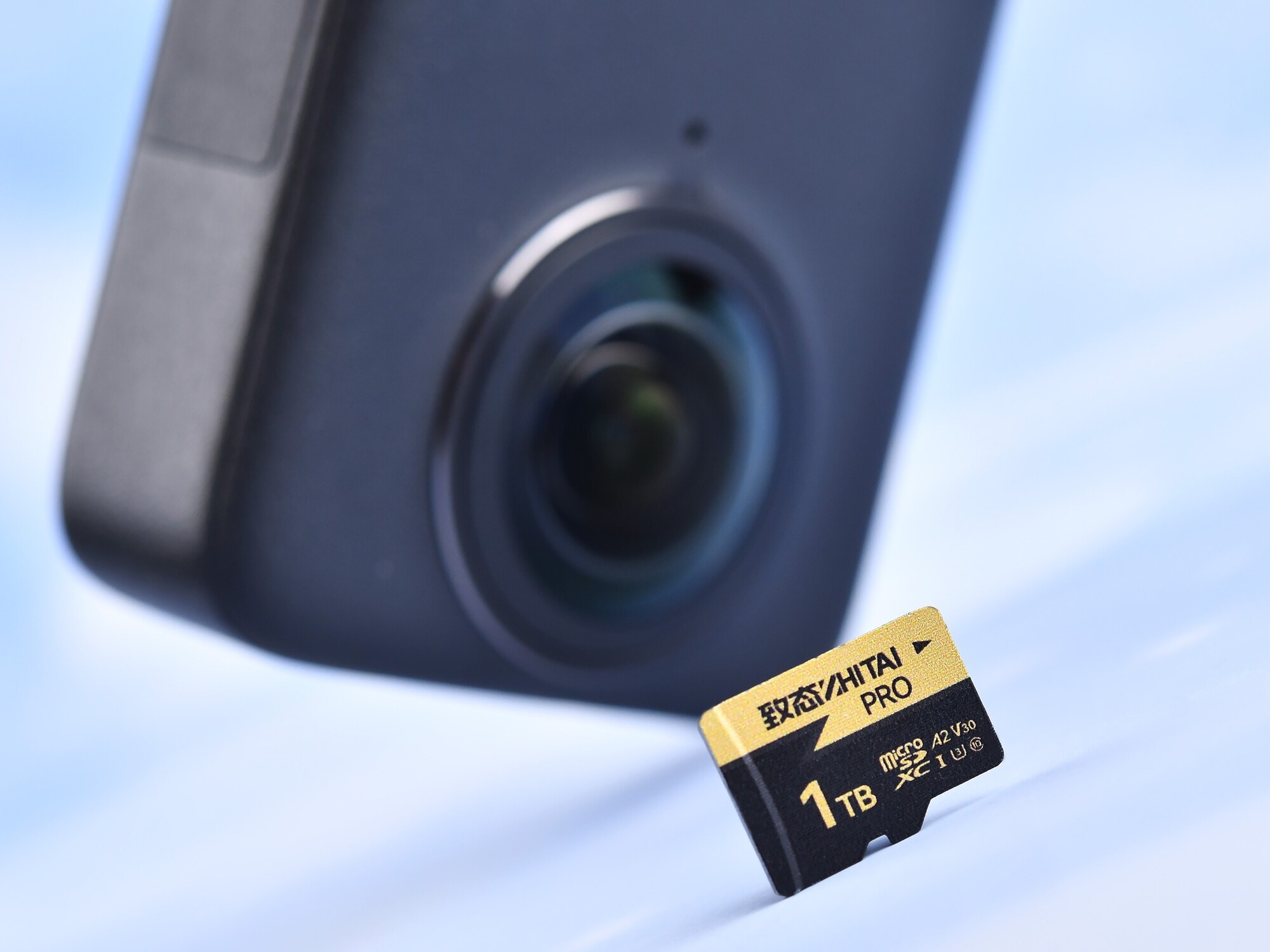 致态PRO存储卡本体