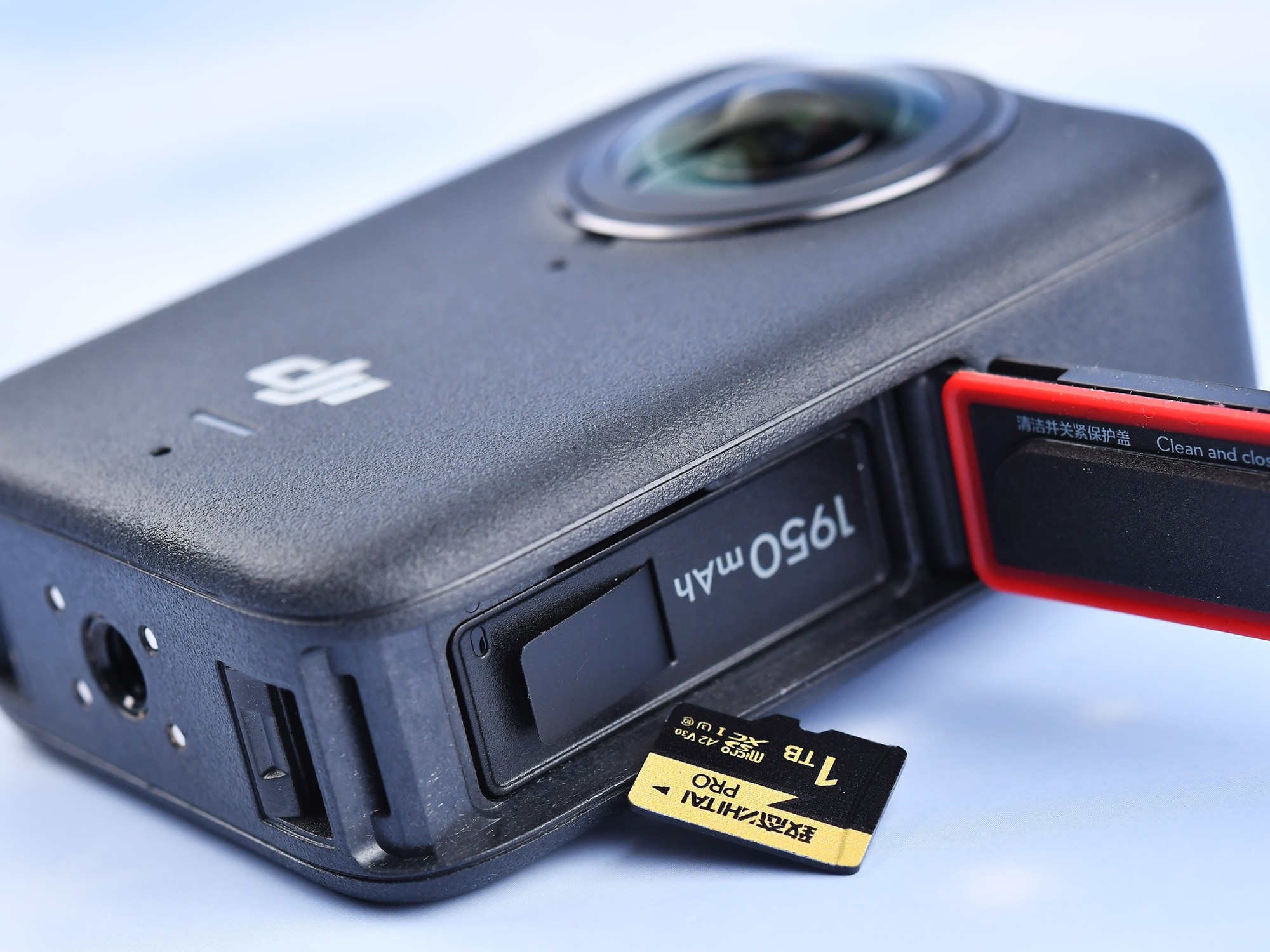 致态PRO存储卡本体细节