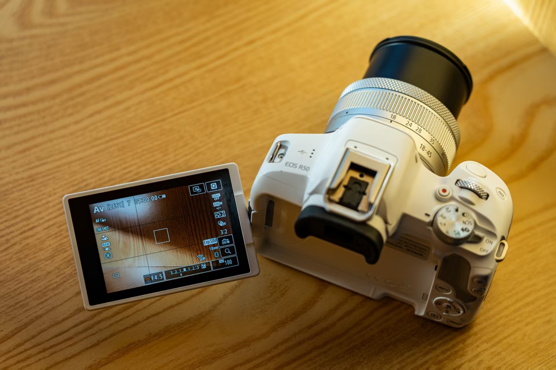 佳能EOS R50翻转屏