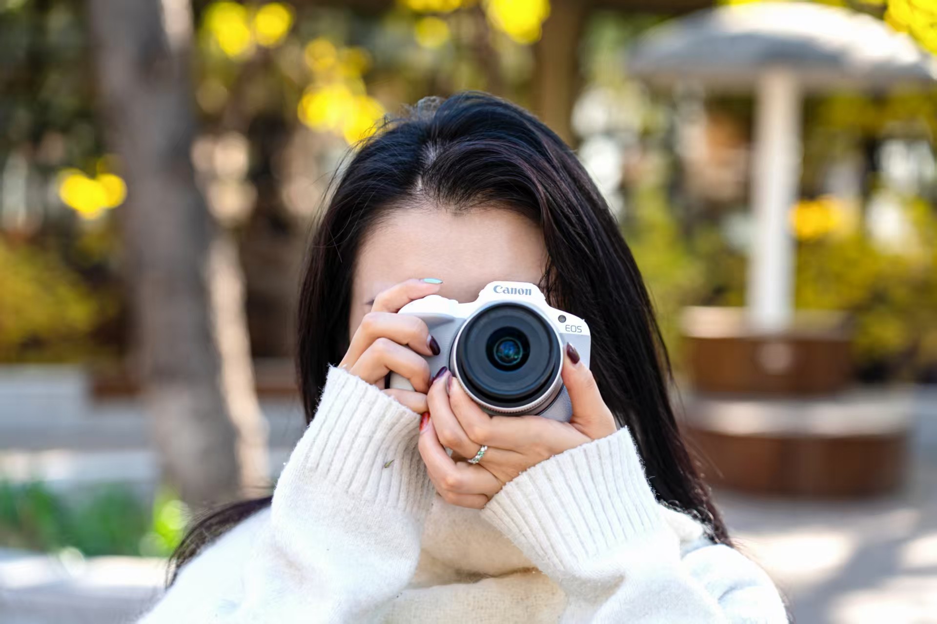 佳能EOS R50轻巧机身