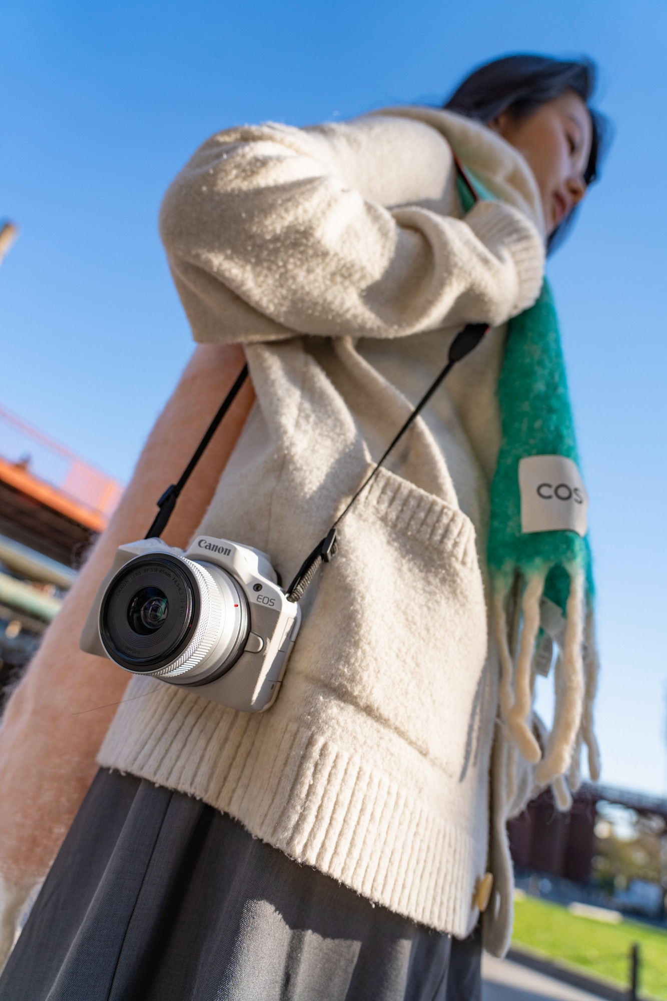 佳能EOS R50握持手感