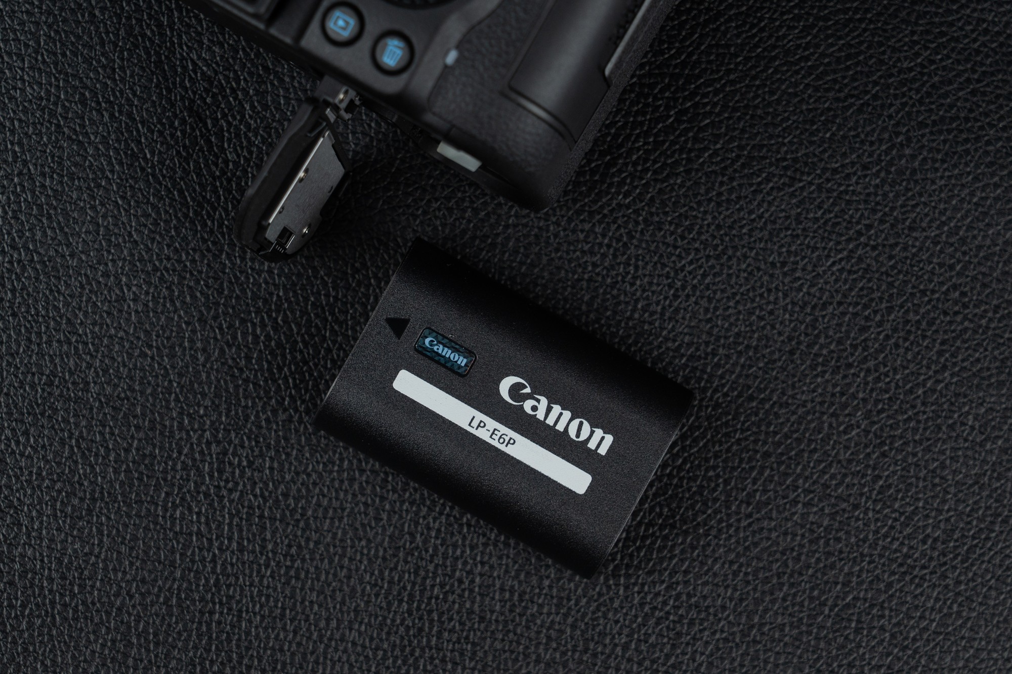 佳能EOS R6 Mark III 采用 LP-E6P 电池