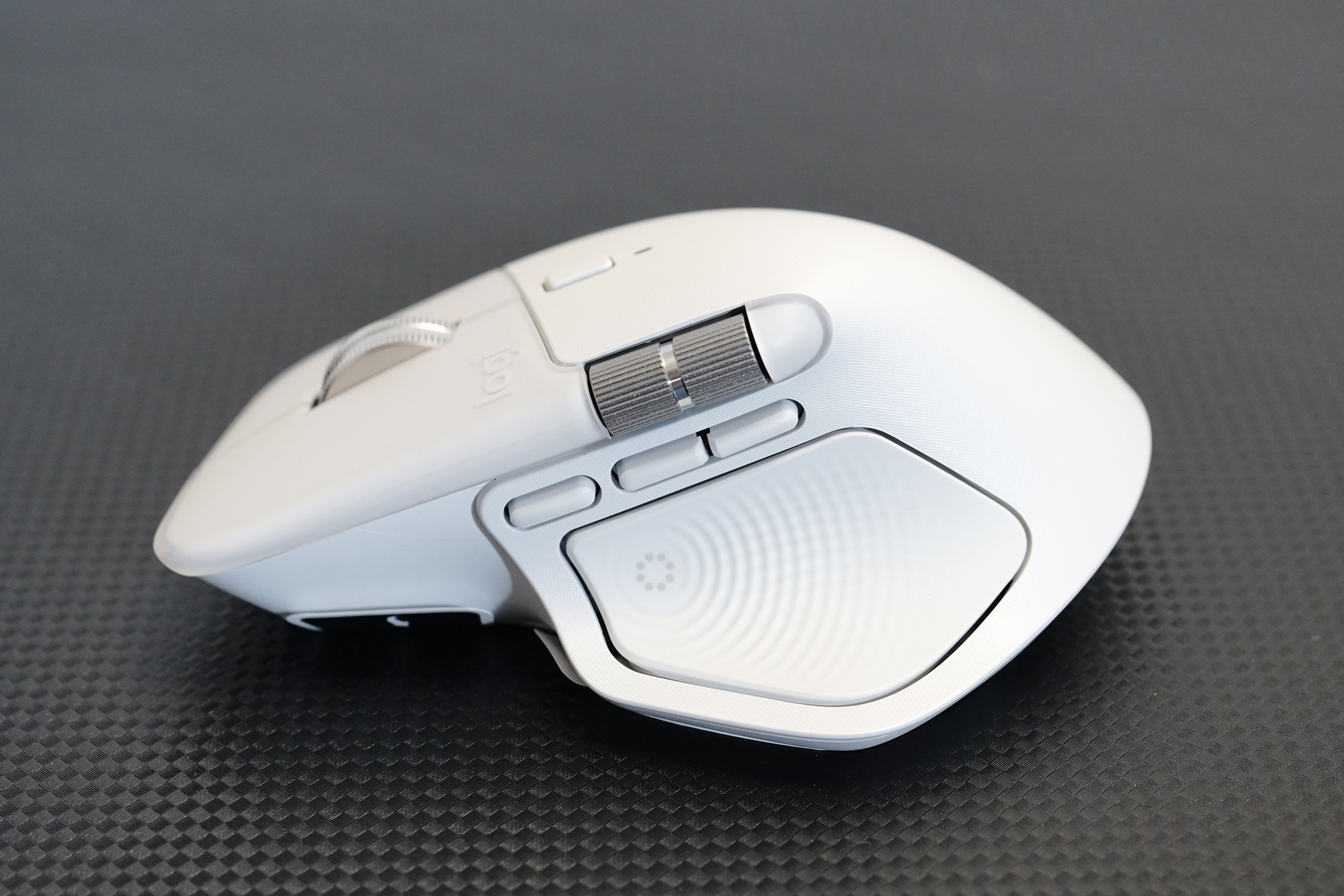 罗技 MX Master 4 侧面设计