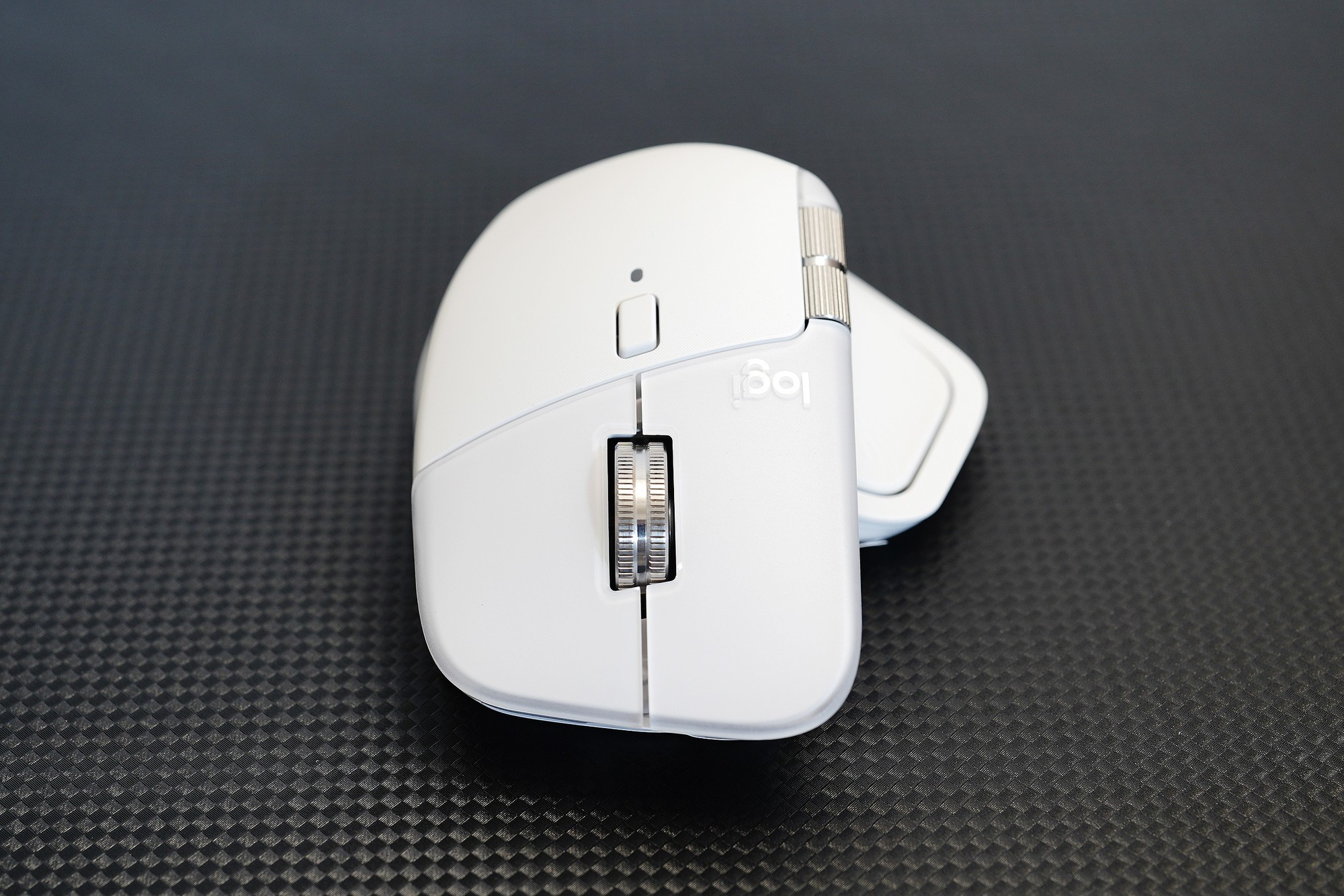 罗技 MX Master 4 按键设计