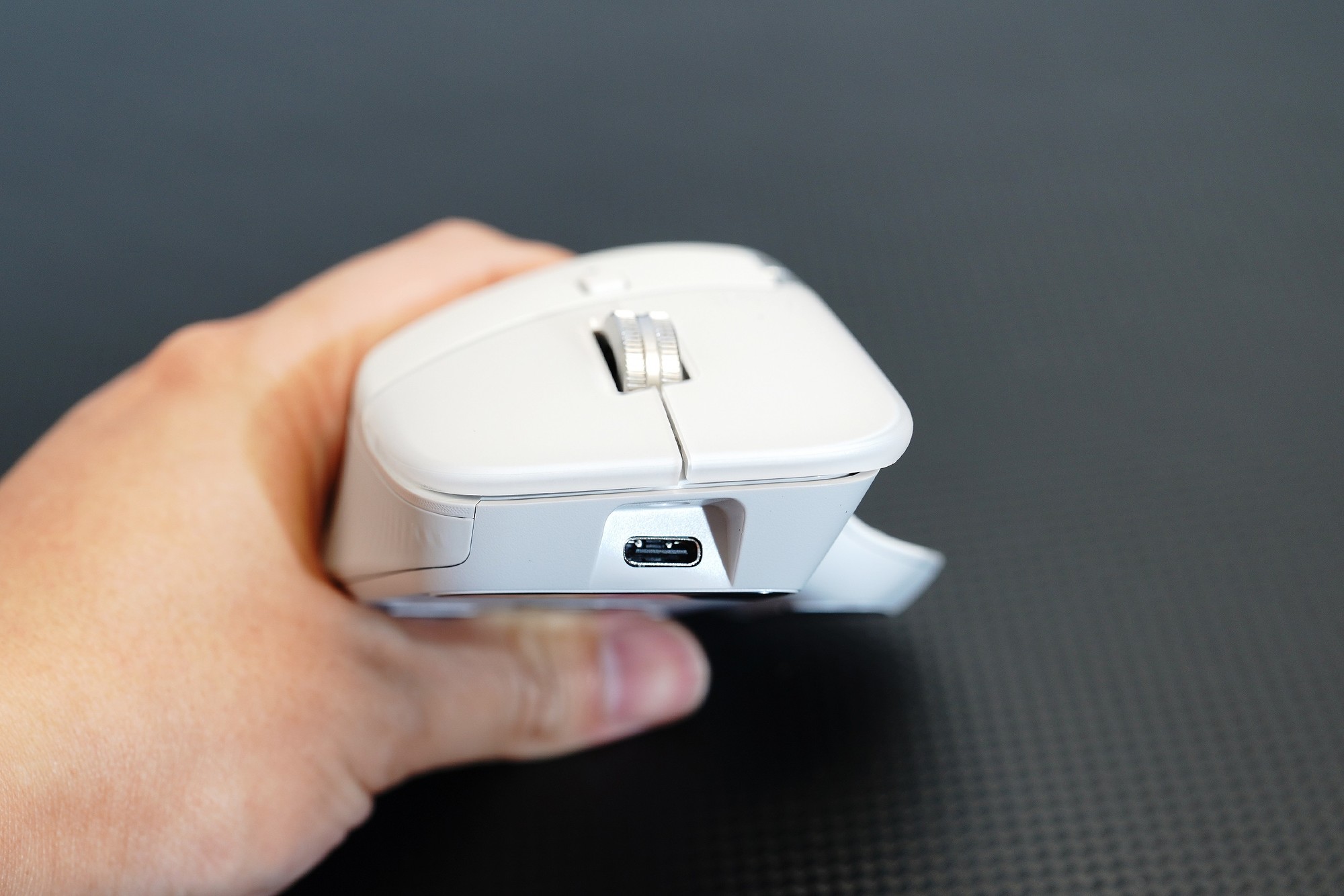 罗技MX Master 4 USB-C接口