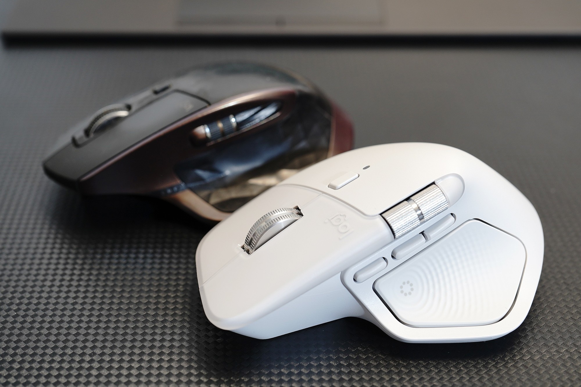 罗技 MX Master 4 vs 第一代 MX Master