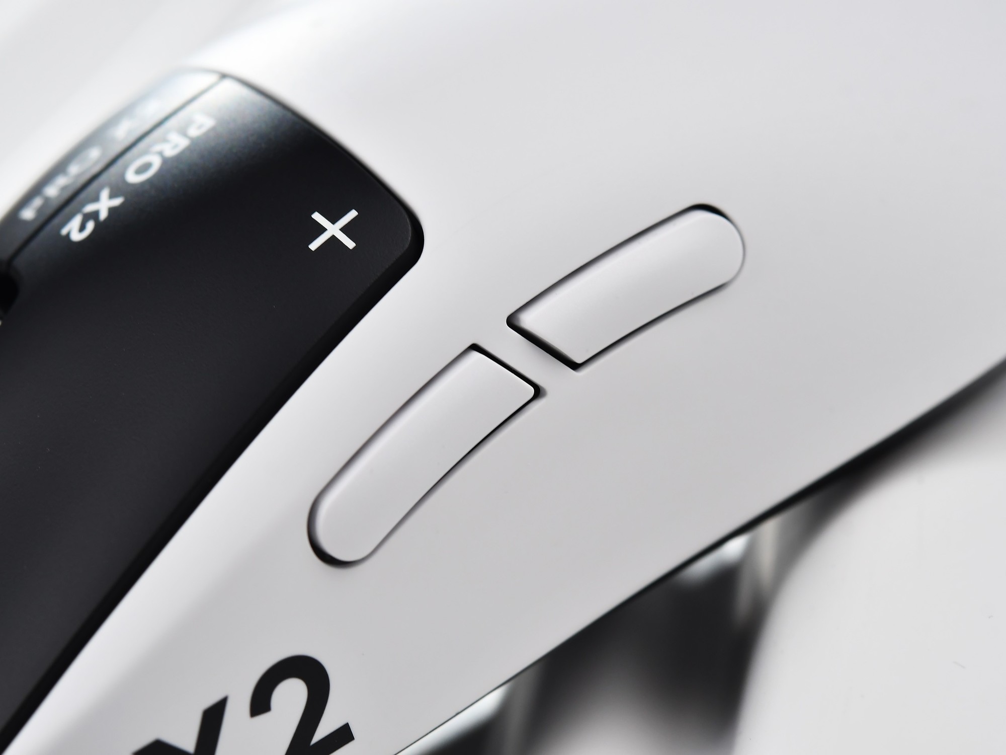 罗技 G PRO X2 SUPERLIGHT 侧视图