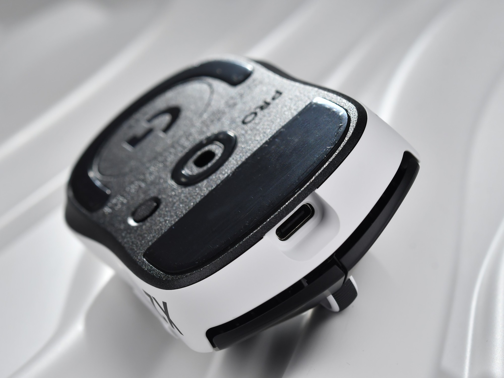 罗技 G PRO X2 SUPERLIGHT Type-C 接口与按键布局