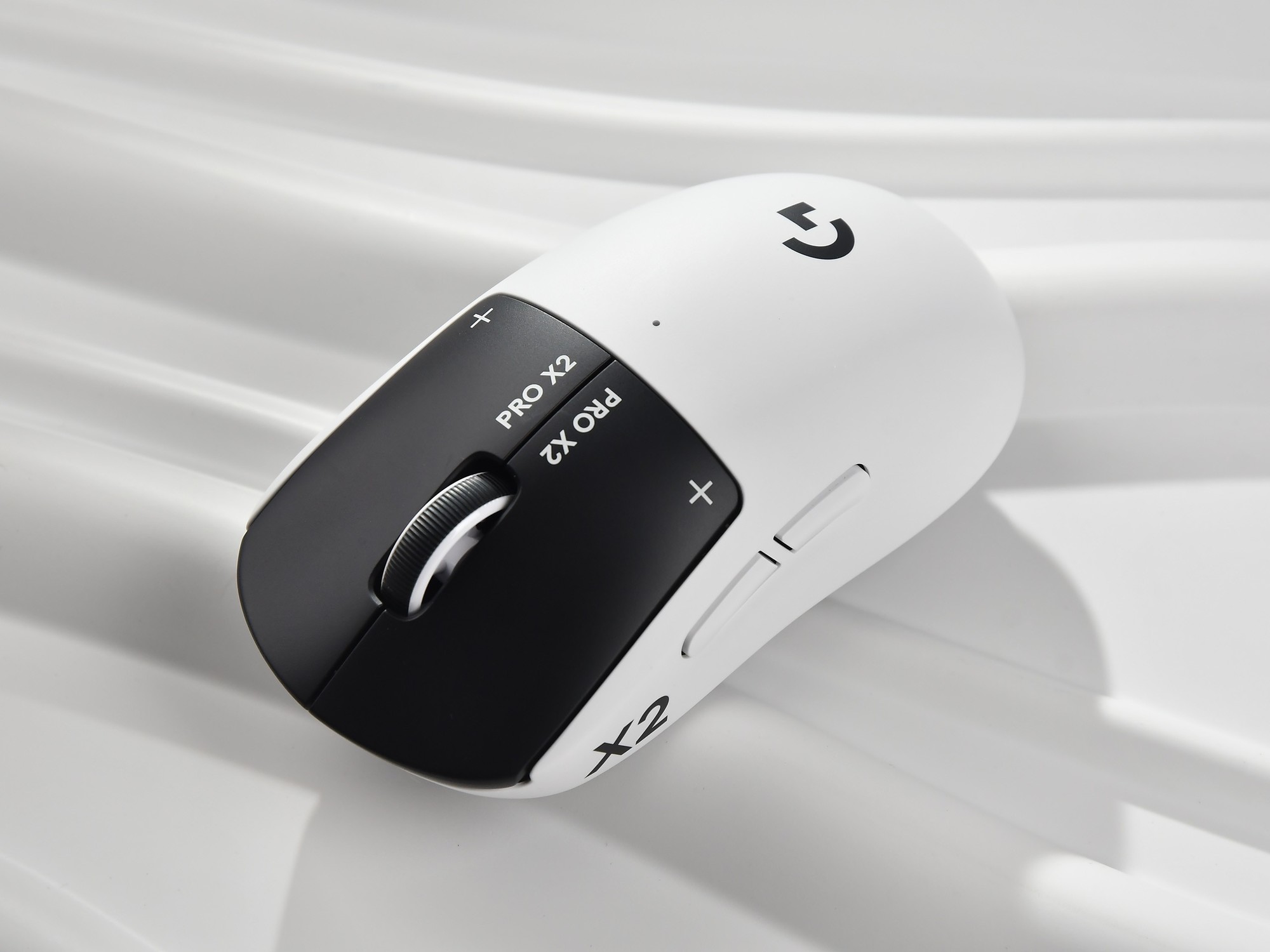 罗技 GPW5 黑白对撞配色