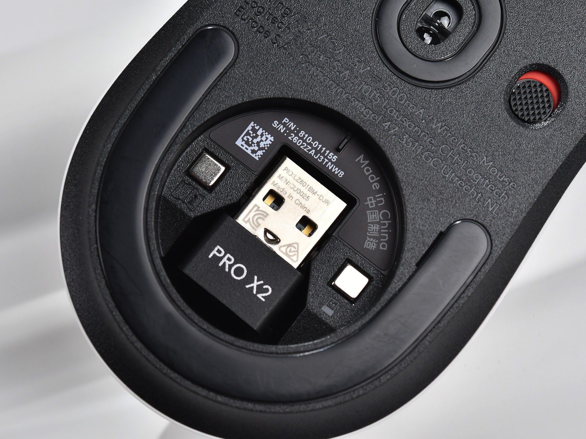 罗技 G PRO X2 SUPERLIGHT 磁吸收纳仓与无线充电兼容