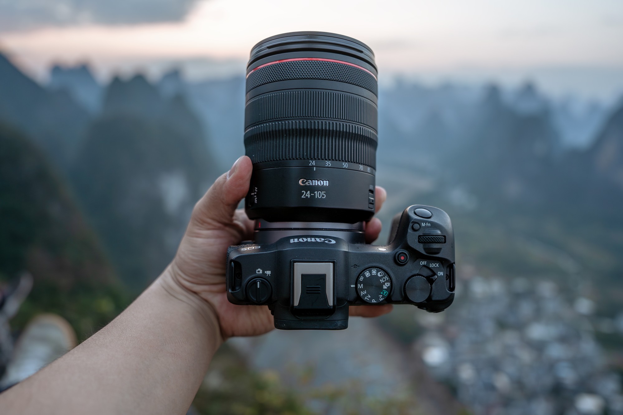 佳能 EOS R8 与 RF24-105mm F4 L IS USM 镜头