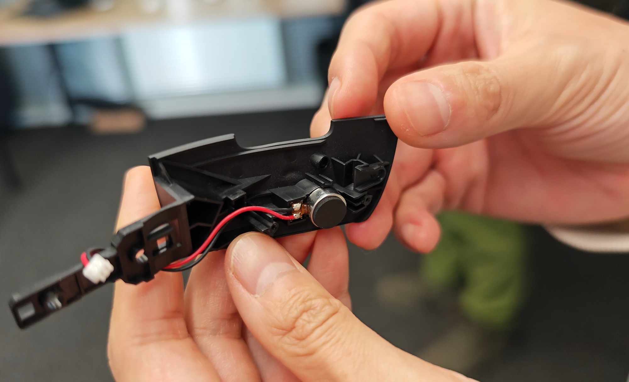 罗技 GPW5 HITS 电磁微动系统原理示意