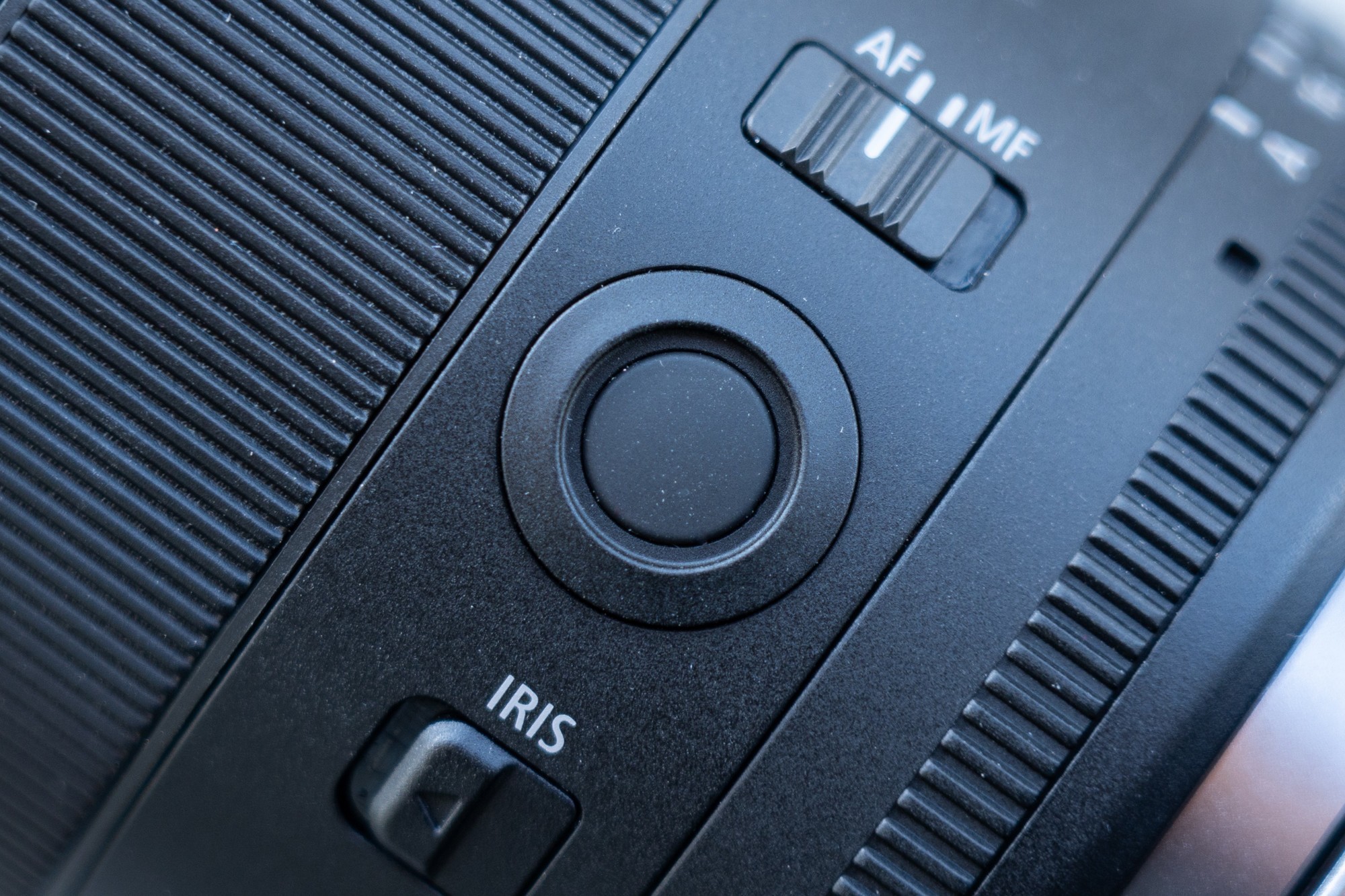 佳能RF14mm F1.4 L VCM 多功能按钮