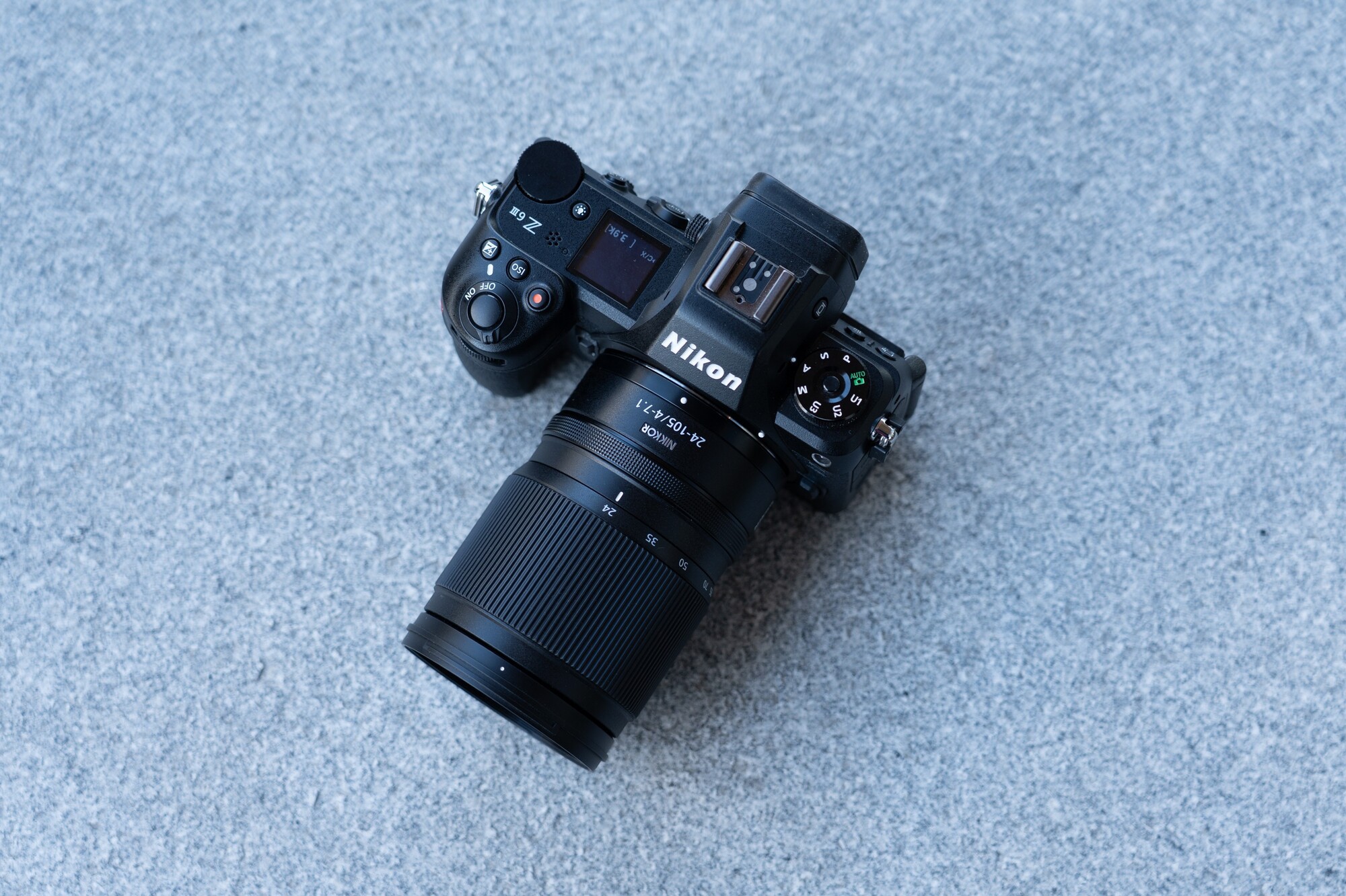 尼克尔 Z 24-105mm f/4-7.1 镜头外观