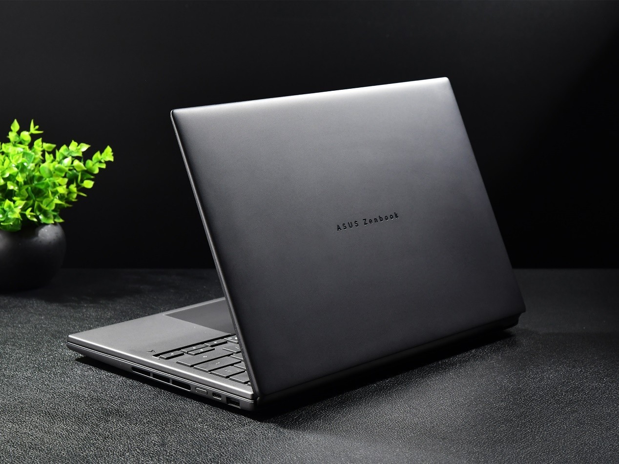 华硕灵耀14 双屏 2026评测：酷睿Ultra X9+双OLED触控屏-满血开启高效生产力