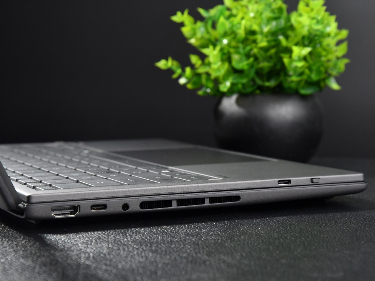 华硕灵耀14 双屏 2026评测：酷睿Ultra X9+双OLED触控屏-满血开启高效生产力