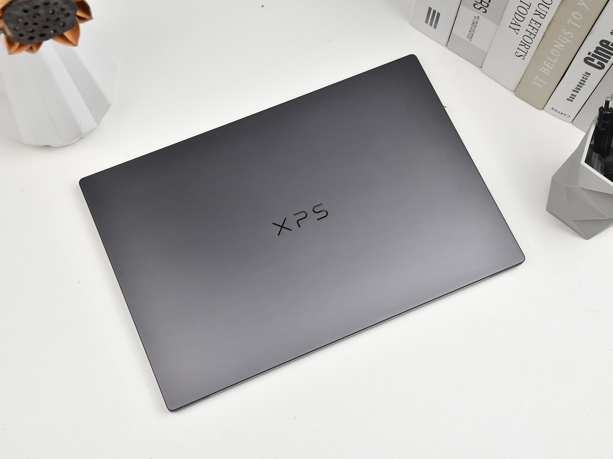 戴尔XPS 16 A面设计