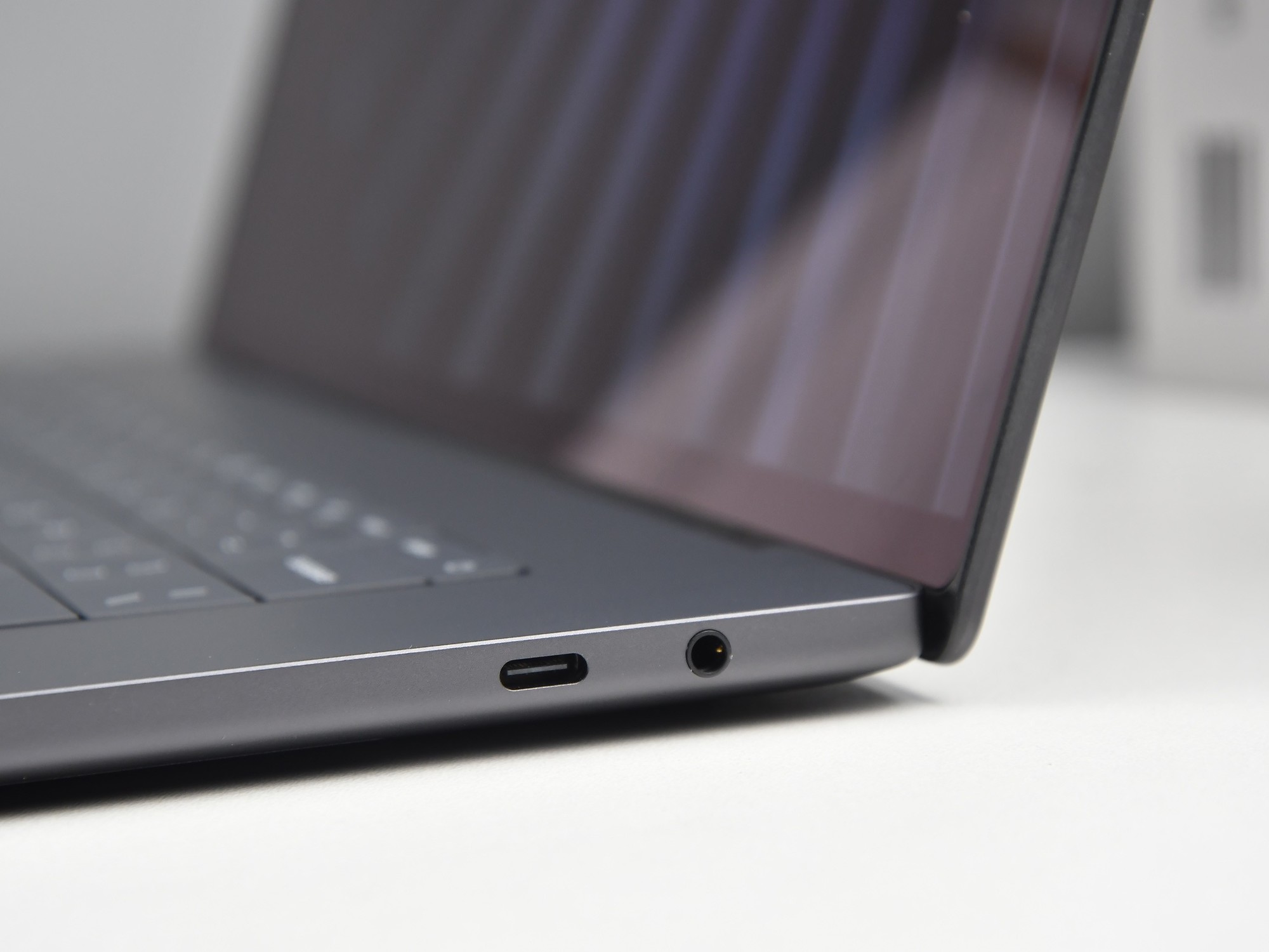 戴尔XPS 16 接口展示
