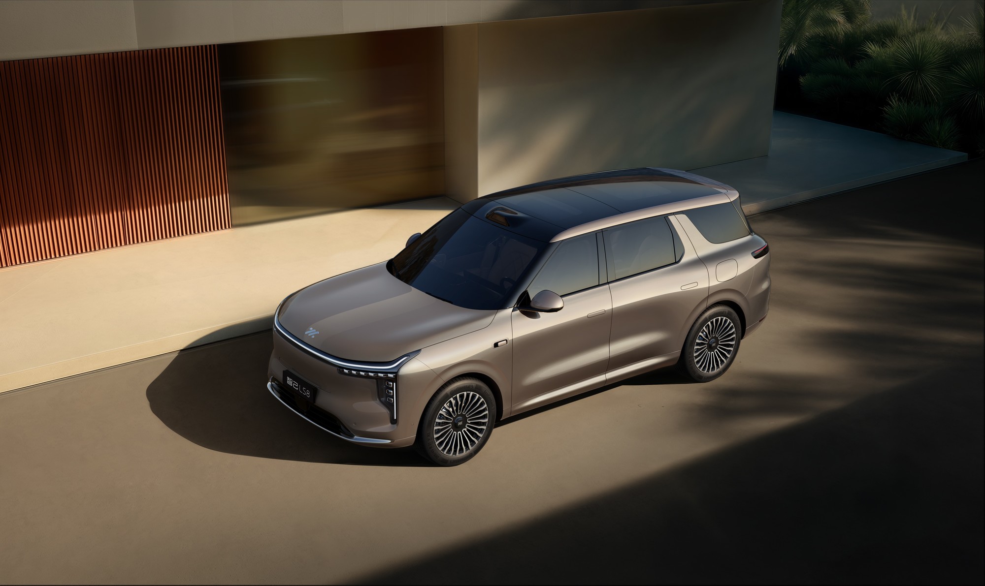 智己LS8车尾设计